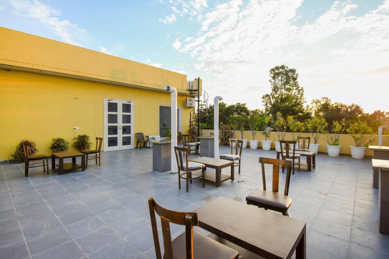 מלון לודהיאנה Oyo 75460 Sky High Residency מראה חיצוני תמונה