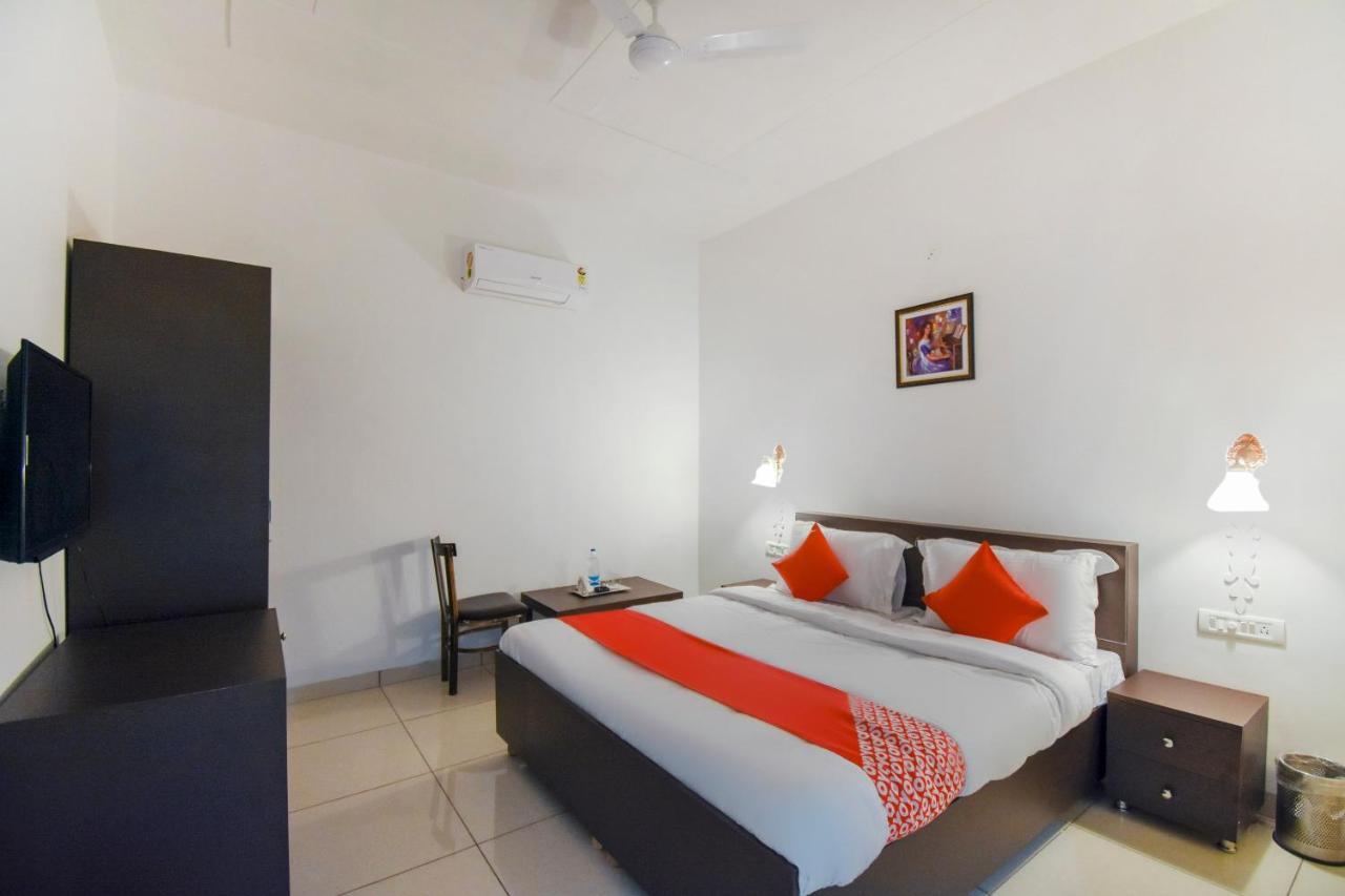 מלון לודהיאנה Oyo 75460 Sky High Residency מראה חיצוני תמונה