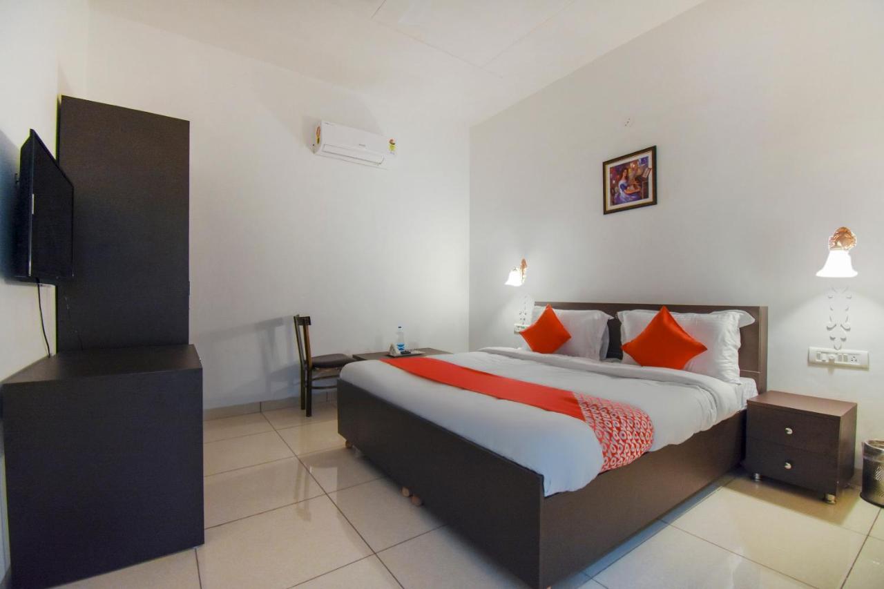 מלון לודהיאנה Oyo 75460 Sky High Residency מראה חיצוני תמונה