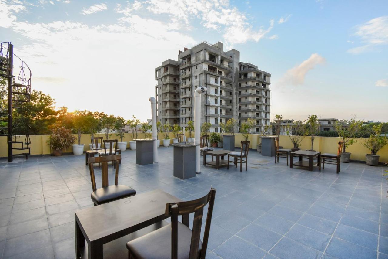 מלון לודהיאנה Oyo 75460 Sky High Residency מראה חיצוני תמונה