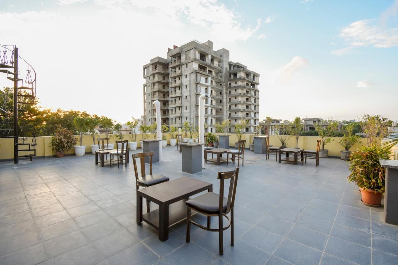 מלון לודהיאנה Oyo 75460 Sky High Residency מראה חיצוני תמונה